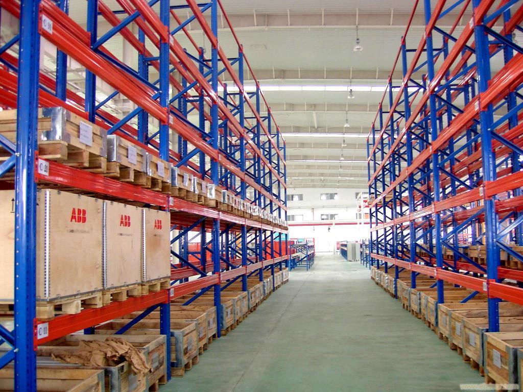 新疆仓储设备之轻中量型搁板式货架的特点