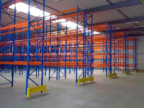 新疆仓储货架在选购仓储货架时应该如何考虑工程要素有哪些？